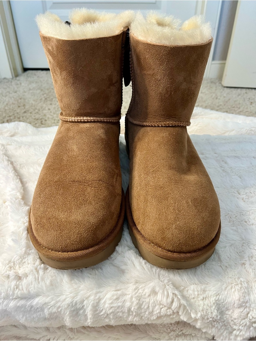 UGG Women's Suede Mini Bailey Bow II Glam Short Boot - Chestnut (Size 9)